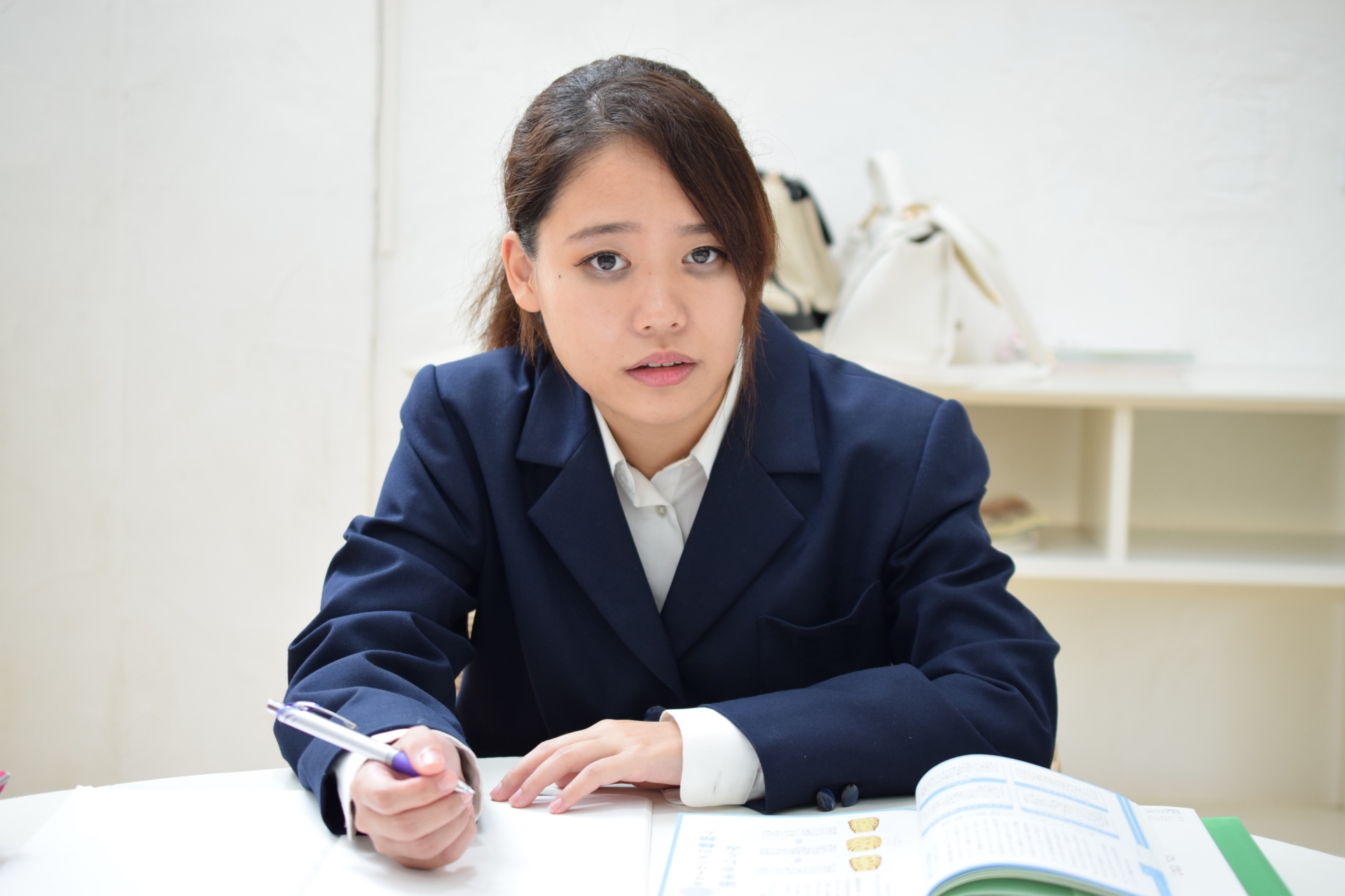 勉強の女子高生